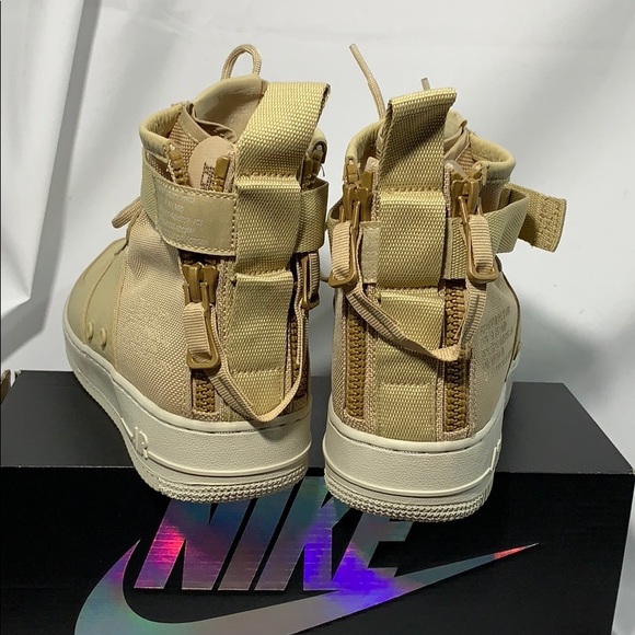 Special Field Air Force 1 Mid 9
917753200
160.00 - Picture 8 of 9